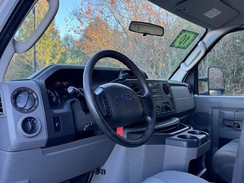 Used 2010 Ford E-350 and Econoline 350 Super Duty RWD image 18