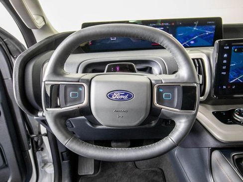 Used 2025 Ford Expedition Active image 20