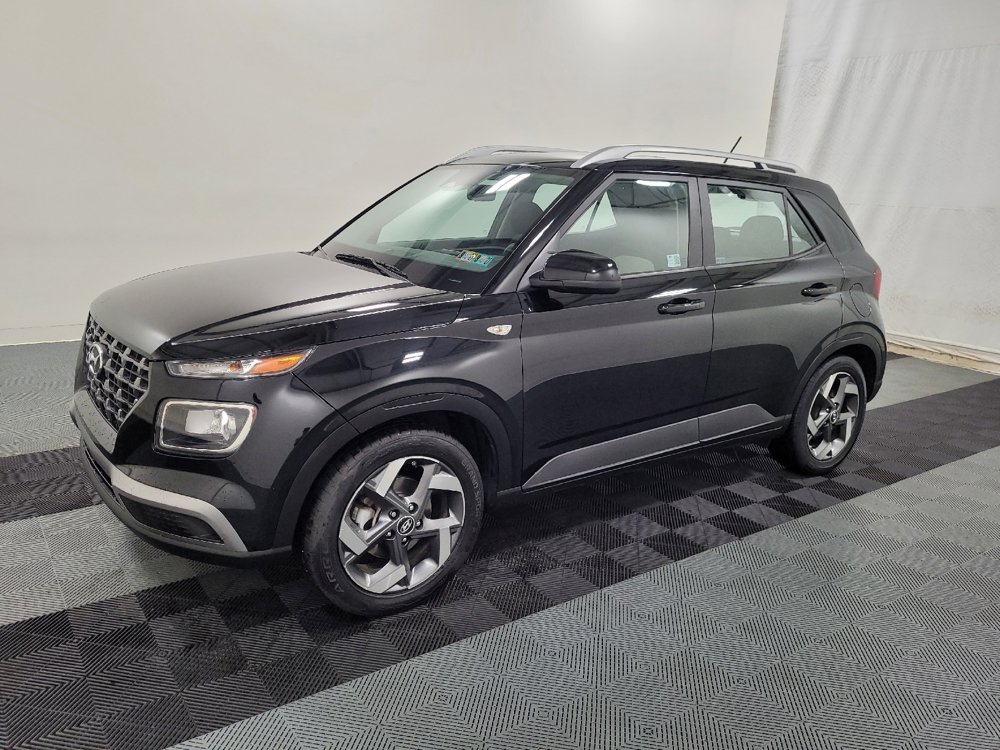 Used 2024 Hyundai Venue SEL FWD image 2