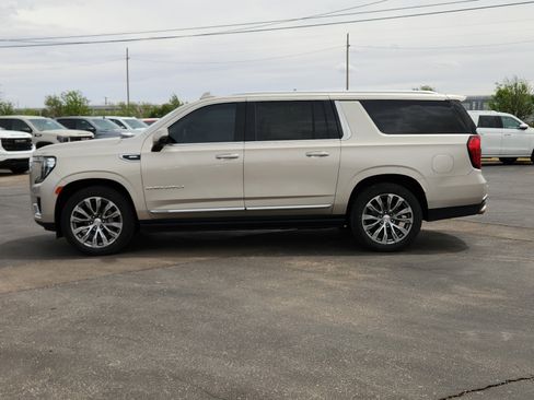 Used 2021 GMC Yukon XL Denali w/ Denali Ultimate Package AWD/4WD image 2