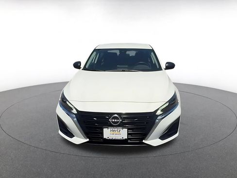 Used 2025 Nissan Altima 2.5 SV FWD image 4