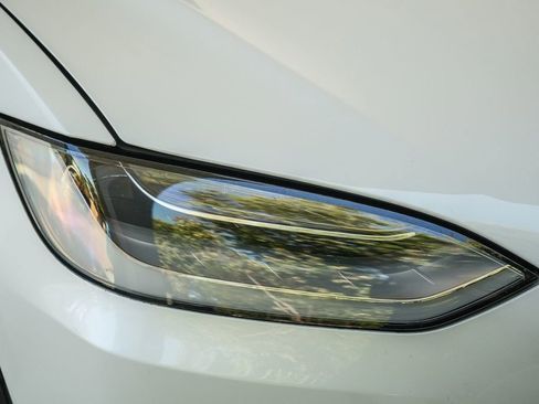 Used 2022 Tesla Model X AWD/4WD image 9