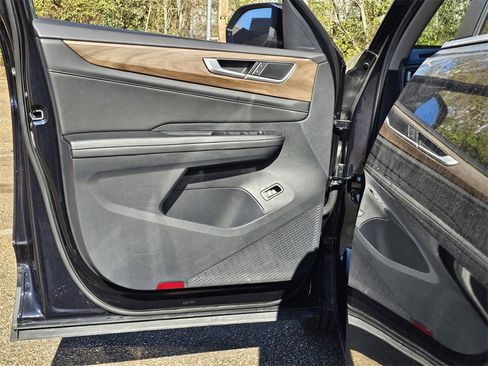 Used 2025 Volkswagen Atlas SE image 14