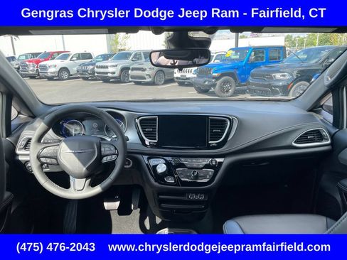 Certified 2024 Chrysler Pacifica Touring-L w/ S Appearance Package AWD/4WD image 69