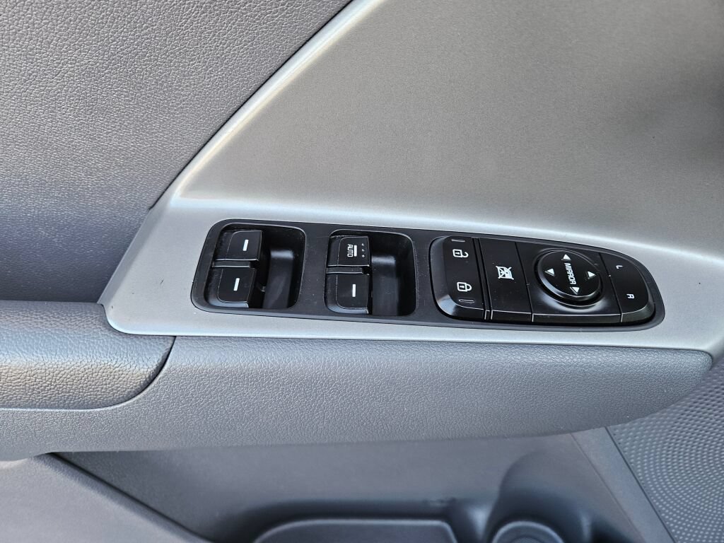 Used 2017 Kia Niro LX FWD image 16