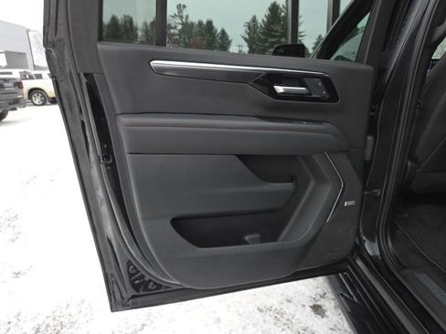 Used 2025 Chevrolet Suburban RST image 46