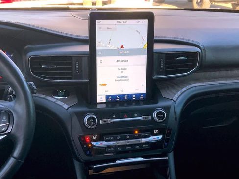 Used 2020 Ford Explorer Platinum w/ Premium Technology Package image 12