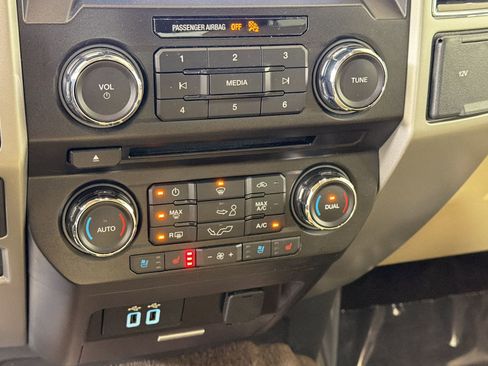 Used 2018 Ford F150 Lariat w/ Equipment Group 501A Mid AWD/4WD image 19