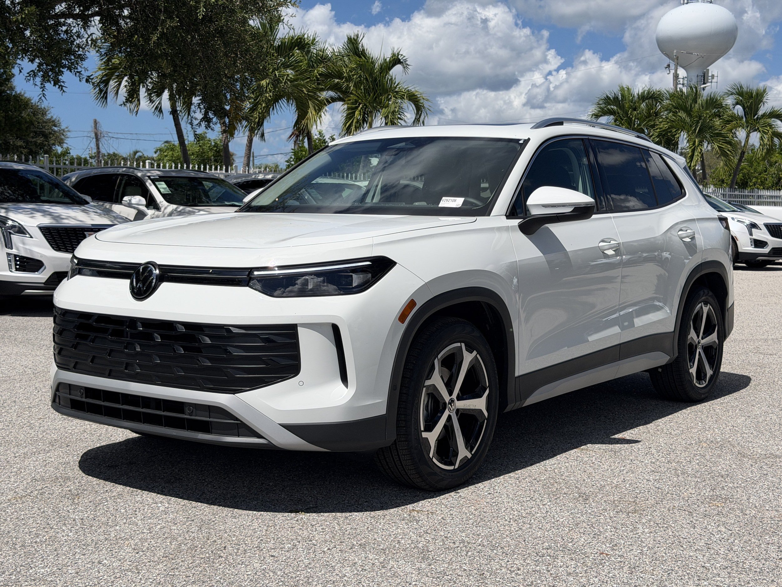 New 2026 Volkswagen Tiguan SE FWD image 3