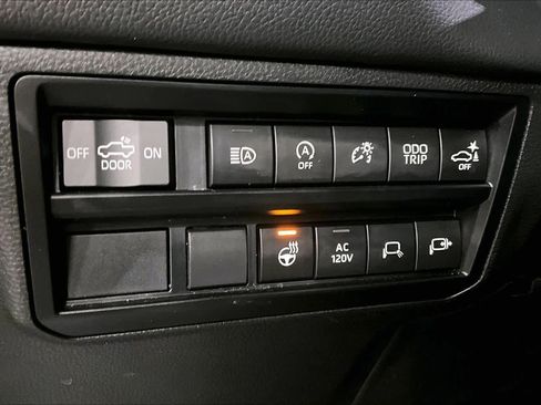 Used 2023 Toyota Tundra Limited image 33