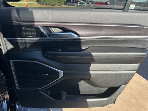 Used 2023 Jeep Wagoneer Base image 34