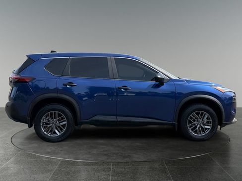 Used 2023 Nissan Rogue S AWD/4WD image 11
