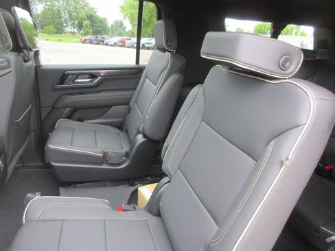 New 2026 GMC Yukon XL Elevation w/ Elevation Premium Package AWD/4WD image 12