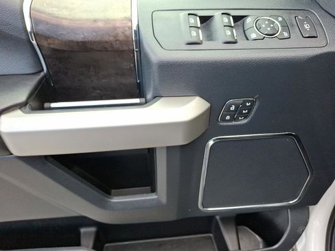 Used 2022 Ford F250 Lariat w/ Black Appearance Package image 12