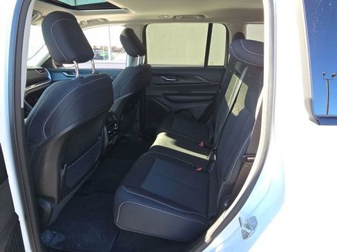 Used 2023 Jeep Grand Cherokee Laredo w/ Luxury Tech Group I image 11