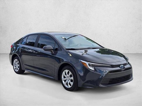 Certified 2023 Toyota Corolla LE FWD image 3
