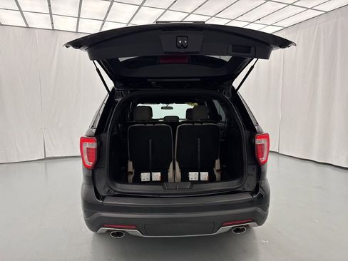 Used 2018 Ford Explorer XLT FWD image 11