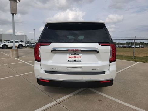 Used 2023 GMC Yukon XL SLT w/ SLT Premium Package image 6
