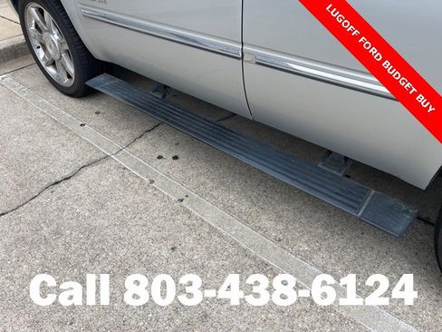 Used 2011 Cadillac Escalade Premium image 4