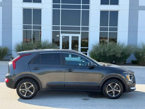Used 2026 Kia Niro LX FWD image 4