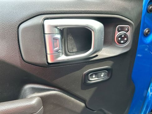 Used 2024 Jeep Wrangler Willys image 13