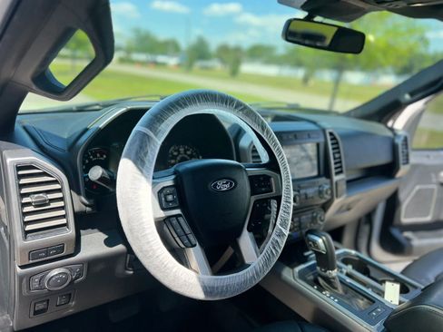 Used 2018 Ford F150 Platinum w/ Equipment Group 701A Luxury AWD/4WD image 7