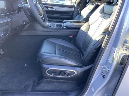 Used 2025 Jeep Wagoneer Series II image 20