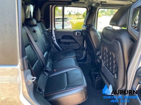 Used 2021 Jeep Gladiator Rubicon AWD/4WD image 17