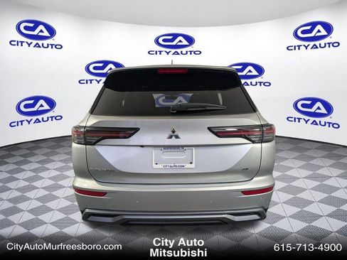 New 2025 Mitsubishi Outlander SE image 7