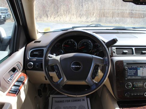 Used 2011 GMC Yukon Denali image 20