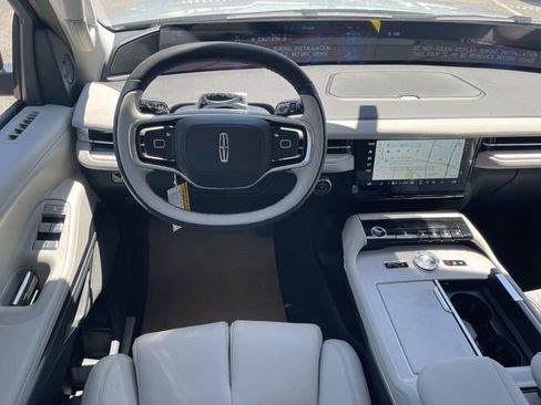New 2026 Lincoln Navigator Reserve AWD/4WD image 14