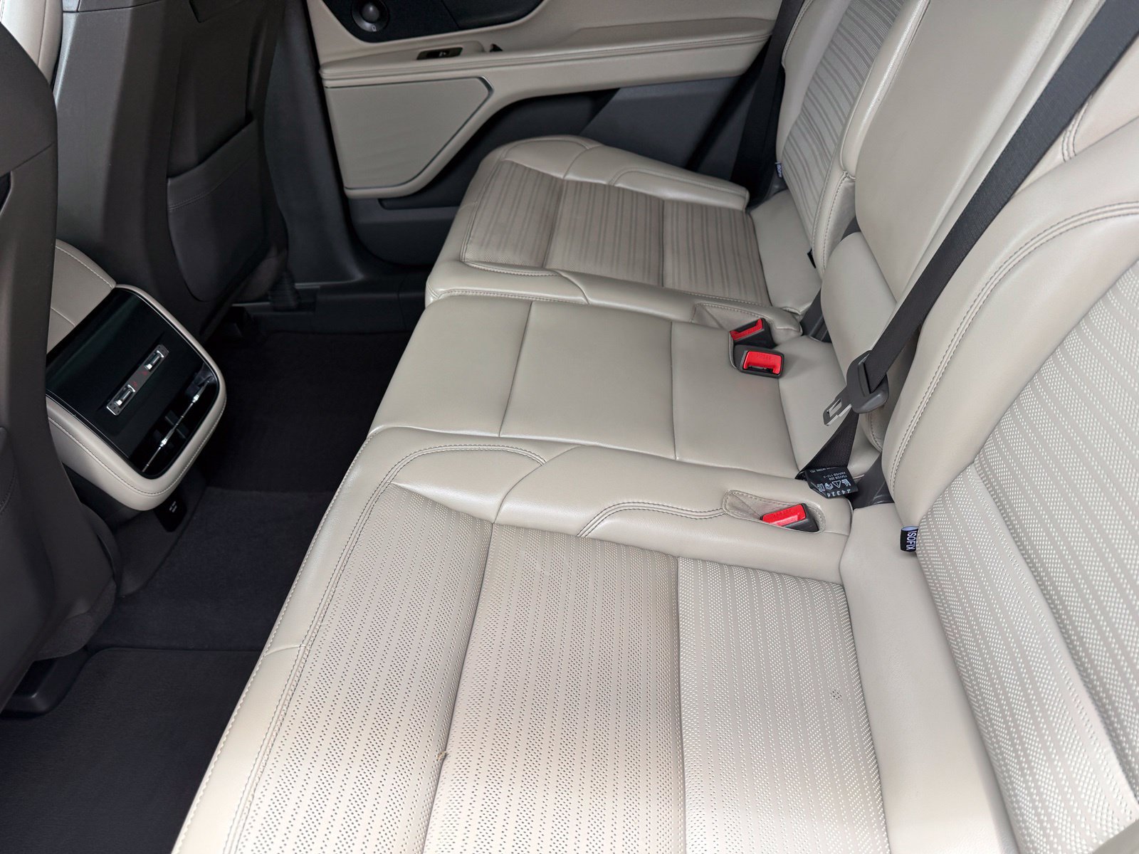 Used 2025 Lincoln Nautilus Reserve w/ Jet Appearance Package AWD/4WD image 19