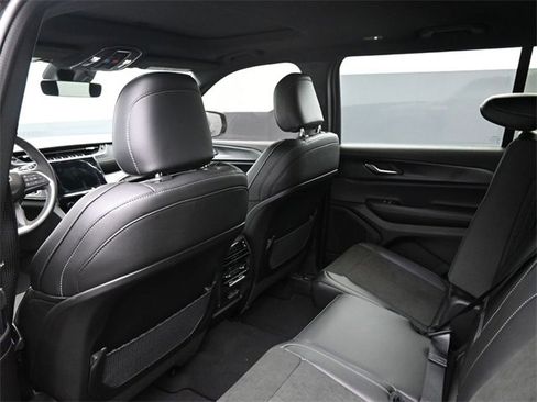 New 2025 Jeep Grand Cherokee L Altitude image 17