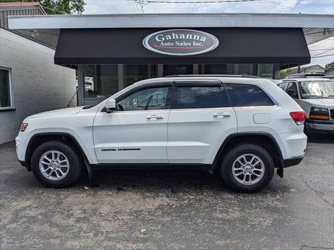 Used 2019 Jeep Grand Cherokee Laredo w/ Security & Convenience Group AWD/4WD image 2