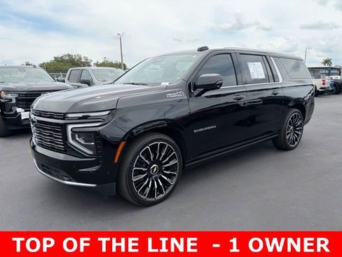 Certified 2025 Chevrolet Suburban High Country AWD/4WD image 3