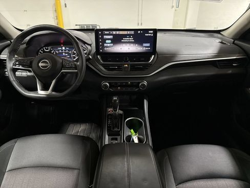 Used 2023 Nissan Altima 2.5 SV w/ SV Premium Package FWD image 10