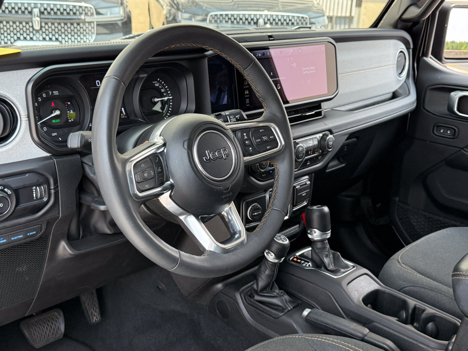 Used 2024 Jeep Wrangler Unlimited Sahara AWD/4WD image 23