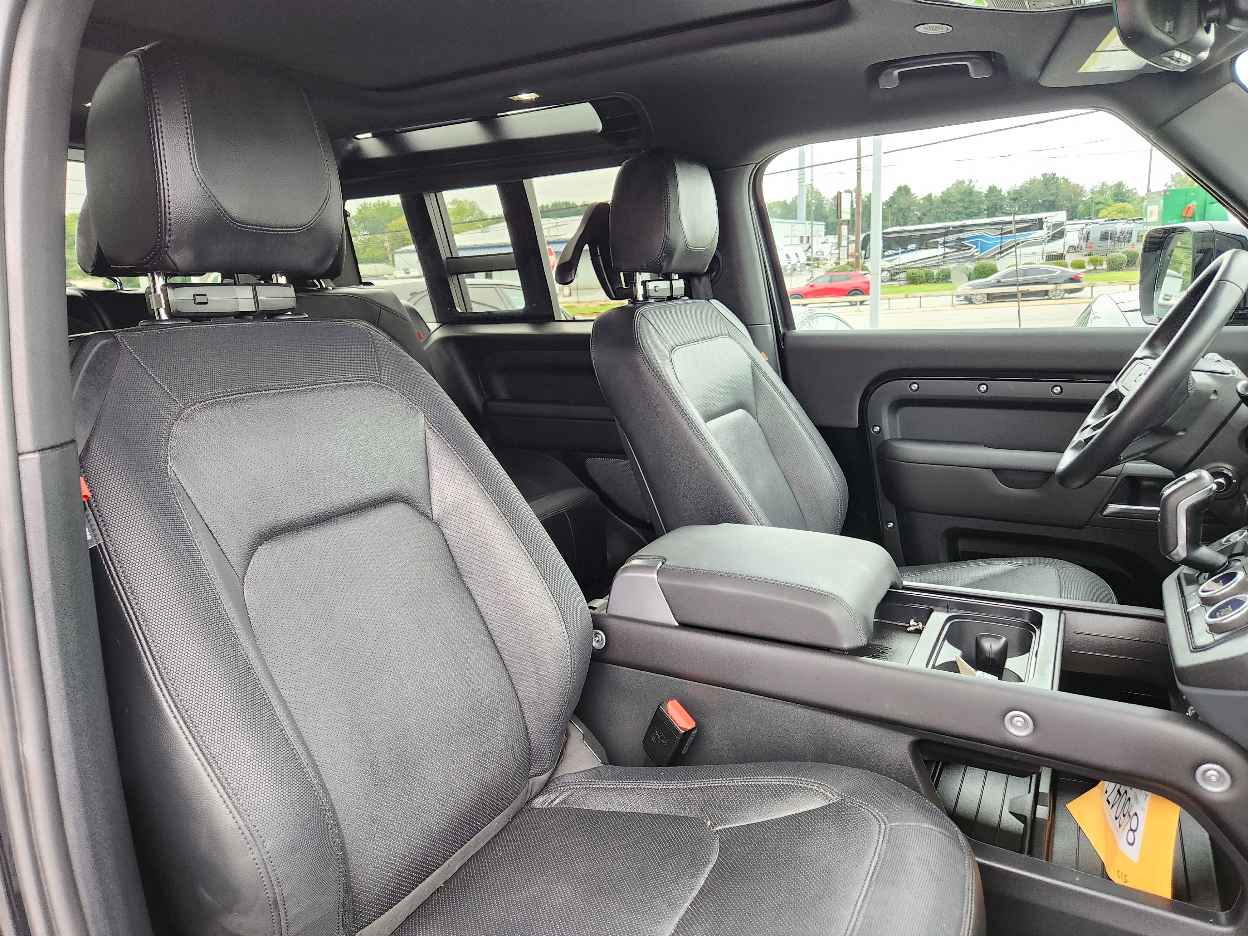 Used 2024 Land Rover Defender 90 X-Dynamic SE AWD/4WD image 24