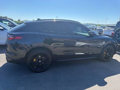 Used 2020 Alfa Romeo Stelvio Ti Sport w/ Quick Order Package 22S Sport AWD/4WD image 5