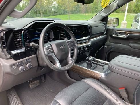 Used 2024 Chevrolet Silverado 1500 LT Trail Boss w/ Convenience Package II AWD/4WD image 6