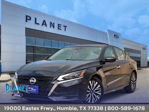 Used 2025 Nissan Altima 2.5 SV FWD image 1