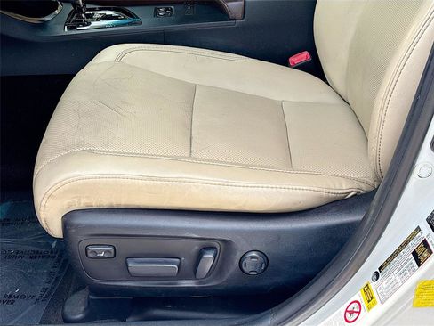 Used 2014 Toyota Avalon Limited FWD image 18