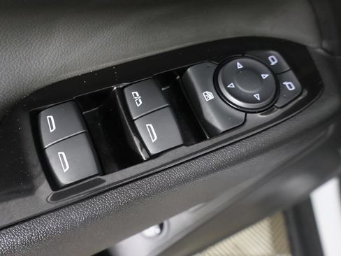 Used 2023 Chevrolet Equinox Premier FWD image 36