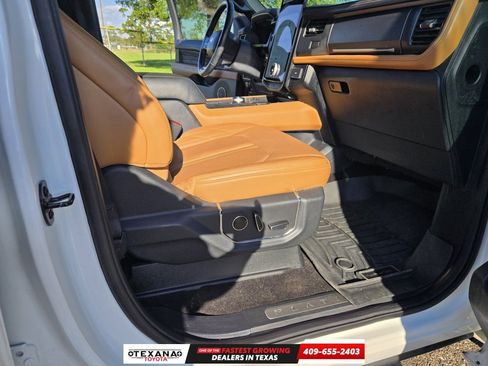 Used 2023 Ford Expedition Platinum image 17