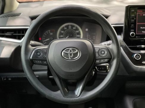 Used 2022 Toyota Corolla LE FWD image 30