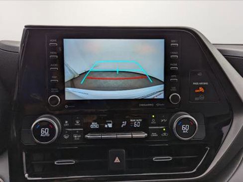 Used 2022 Toyota Highlander LE image 31