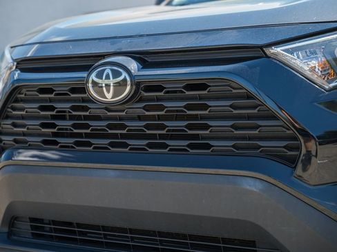 Used 2019 Toyota RAV4 XLE Premium w/ Cold Weather Package AWD/4WD image 12
