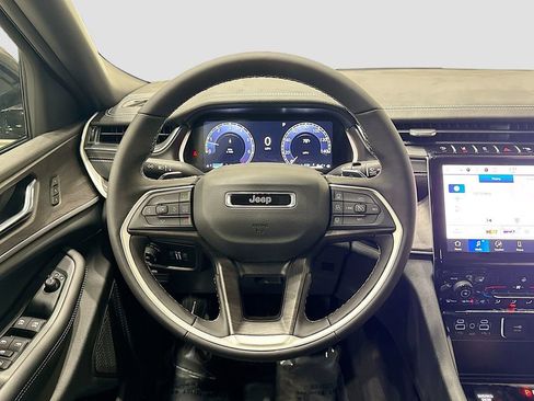 New 2025 Jeep Grand Cherokee Limited w/ Black Appearance Package image 29