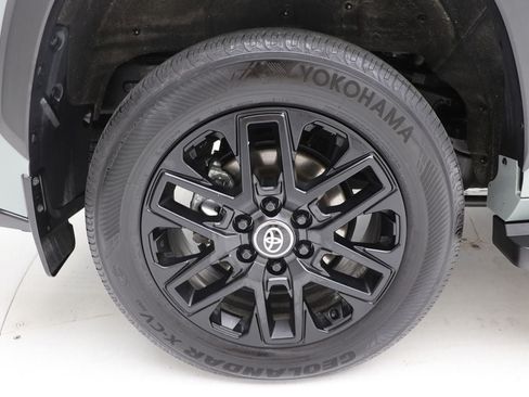 Used 2025 Toyota Sequoia Limited AWD/4WD image 10
