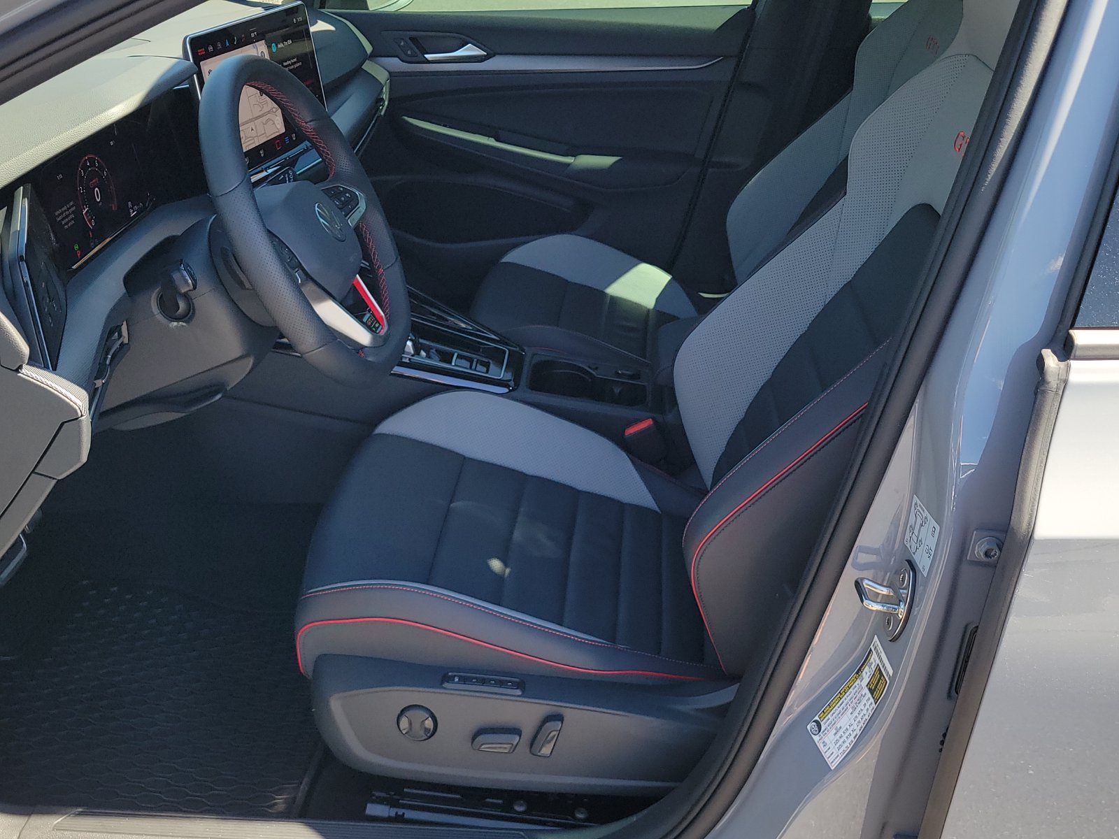 Used 2025 Volkswagen GTI SE FWD image 6